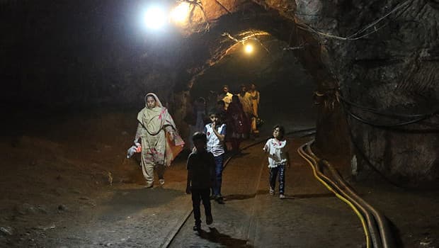 Pakistan'da maden göçtü: 9 kişi hayatını kaybetti