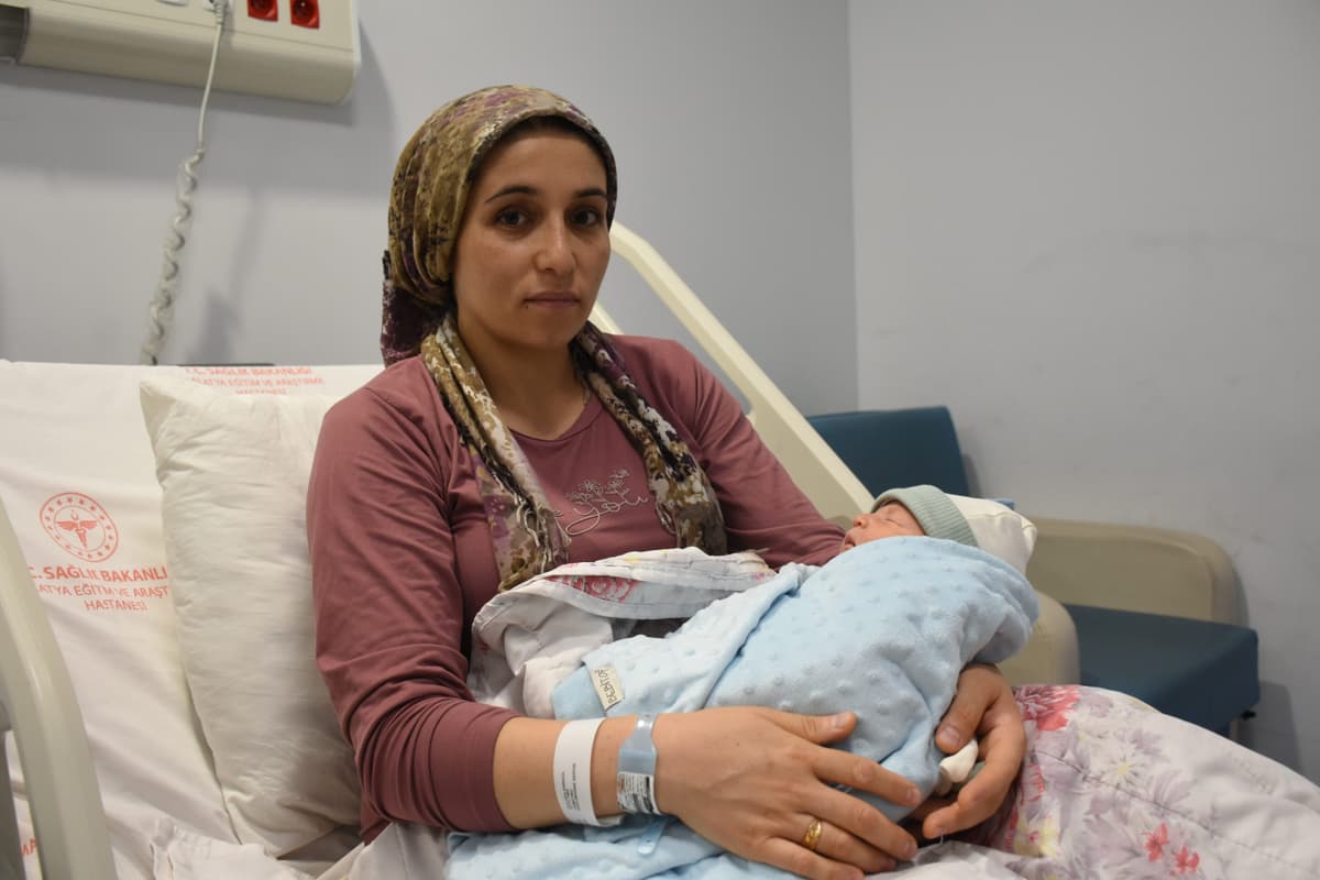 6 Şubat depreminde kızını kaybeden anne aynı tarihte doğum yaptı