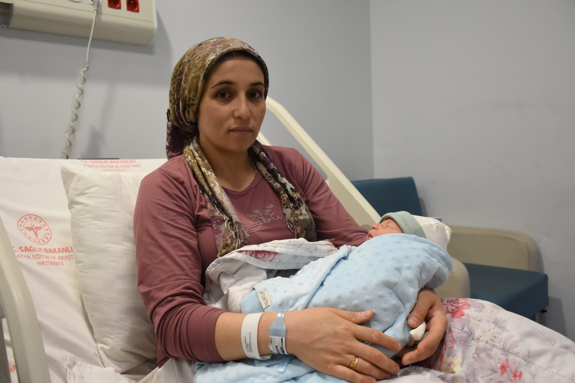 6 Şubat depreminde kızını kaybeden anne aynı tarihte doğum yaptı