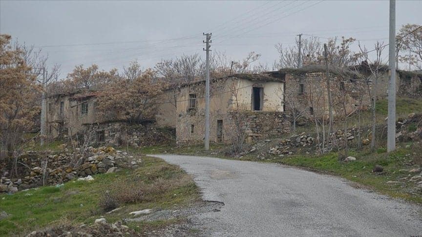 Türkiye'de üç köyde hayat tek kişiyle sürüyor