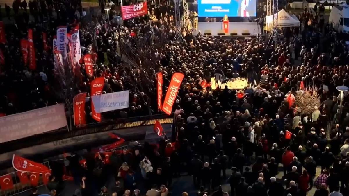 Bursalılar Mustafa Bozbey'e sahip çıkmak için toplandı