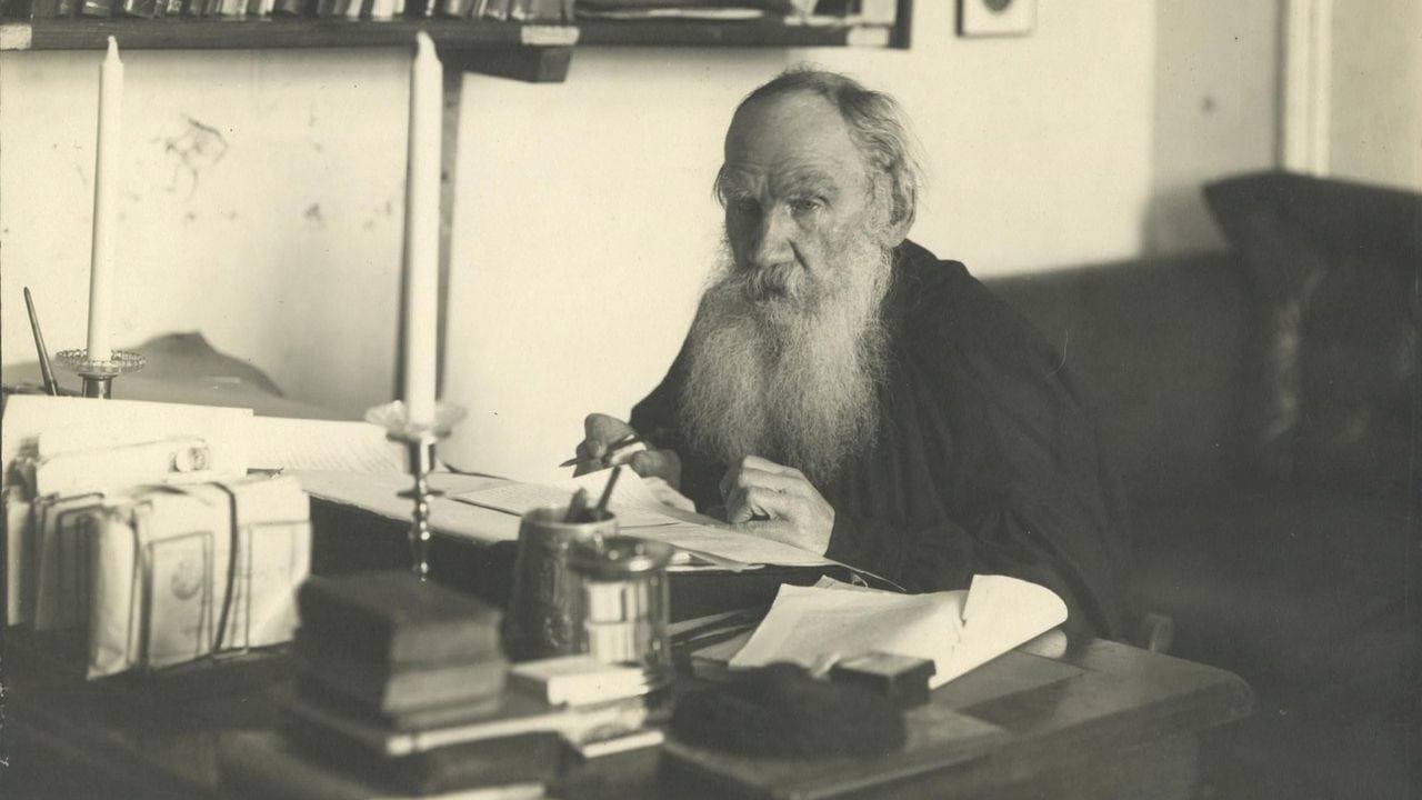 Sanat halkın yaşamına dokunmalı ve evrensel bir değer taşımalı